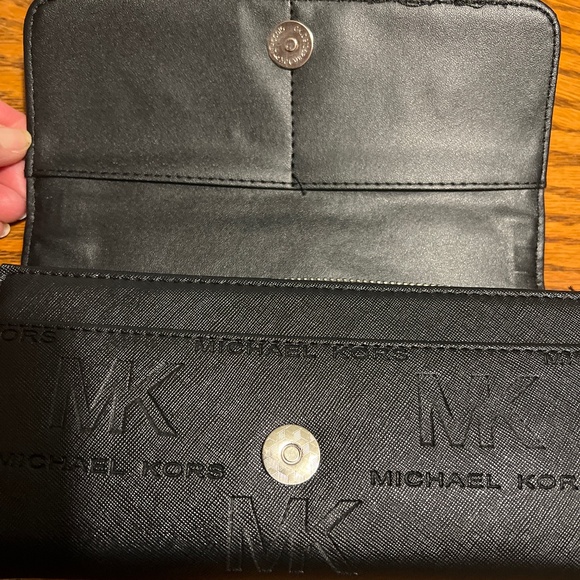 Michael Kors Black Leather Clutch Wallet - NWOT - Picture 6 of 14